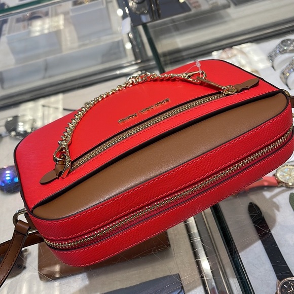 MICHAEL KORS 
Jet Set Item Large EW Zip Chain XBody Saffiano Leather Crossbody - Picture 7 of 16